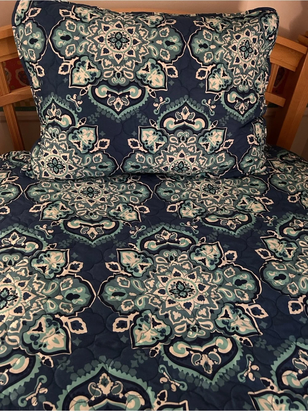 Floral Medallion Twin/Twin XL Quilt Set, Navy, Light Blue, Teal w/ Accent Pillow